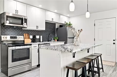 Kitchen - 10003 Jims Trl, Rogers, AR 72756 photo 1 of 2