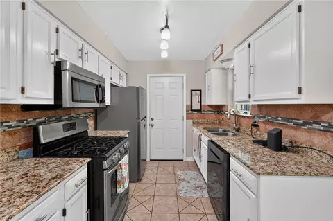 Kitchen - 1103 White Rd, Springdale, AR 72762 photo 1 of 3