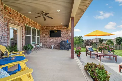 Exterior - 1401 Amore Ln, Centerton, AR 72719 photo 5 of 9