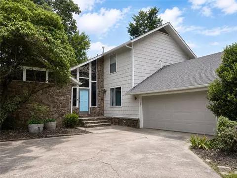 2437 N Robin Rd, Fayetteville, AR 72703