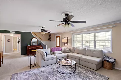 Living - 125 Kelly Ln, Dover, AR 72837 photo 3 of 4