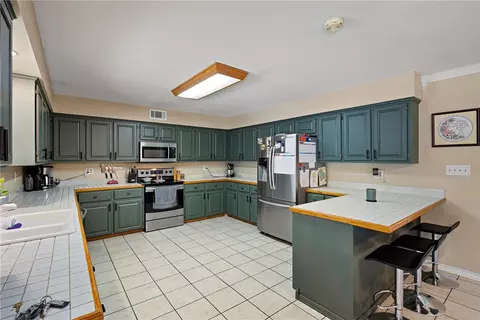 Kitchen - 125 Kelly Ln, Dover, AR 72837 photo 2 of 5