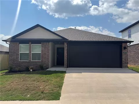 4565 W Triangle St, Fayetteville, AR 72704