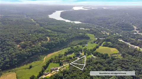1902 Sunshine Rd, Rogers, AR 72756
