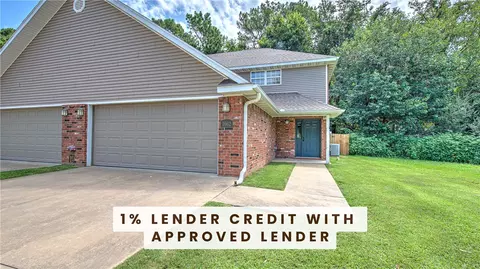 1662 1664 Evening Shade Dr, Fayetteville, AR 72703