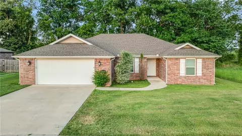 114 Lion Dr, Gravette, AR 72736