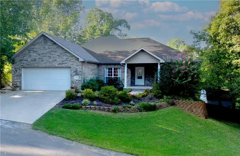 1 Totton Ln, Bella Vista, AR 72714