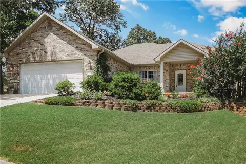 1 Totton Ln, Bella Vista, AR 72714