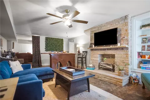 Living - 600 W River St, Ozark, AR 72949 photo 4 of 4