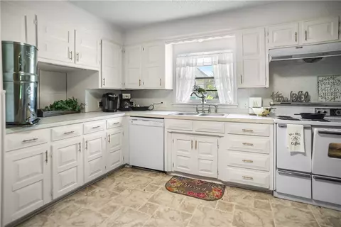 Kitchen - 600 W River St, Ozark, AR 72949 photo 1 of 2