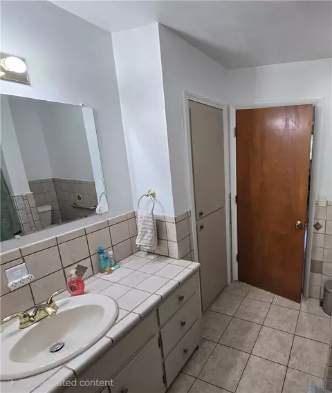 Bath - 403 Winchester St, Flippin, AR 72634 photo 4 of 4