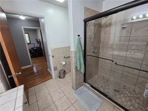 Bath - 403 Winchester St, Flippin, AR 72634 photo 2 of 4
