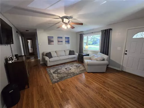 Living - 403 Winchester St, Flippin, AR 72634 photo 2 of 4