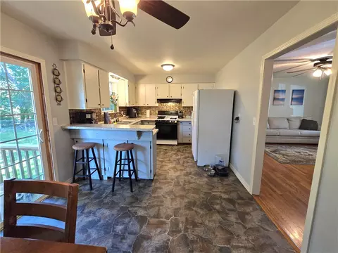 Kitchen - 403 Winchester St, Flippin, AR 72634 photo 3 of 4