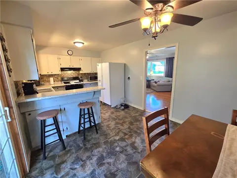 Kitchen - 403 Winchester St, Flippin, AR 72634 photo 2 of 4