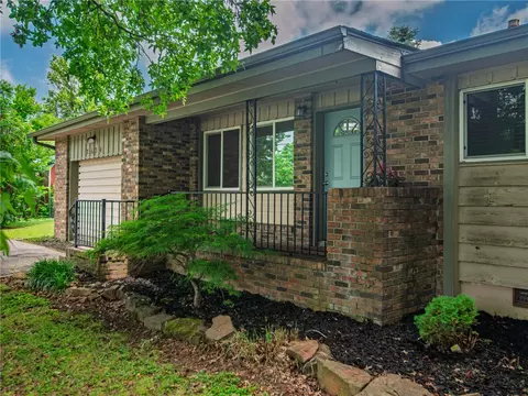 2634 Old Wire Rd, Fayetteville, AR 72703