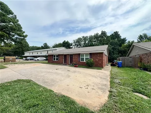 2748 N 2750 N Arroyo Ave, Fayetteville, AR 72703