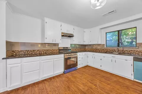 Kitchen - 147 Maple Ave, West Fork, AR 72774 photo 1 of 2