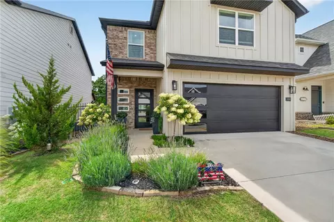 2404 SW Poppy St, Bentonville, AR 72713