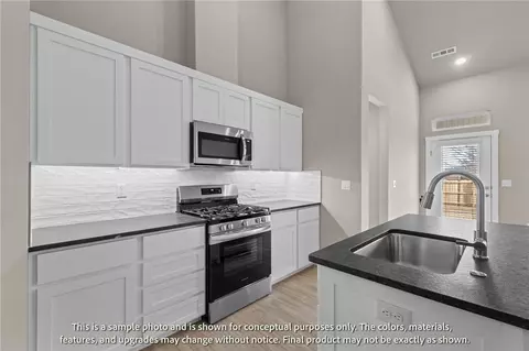 Kitchen - 1901 Lapis Ave, Centerton, AR 72719 photo 4 of 4