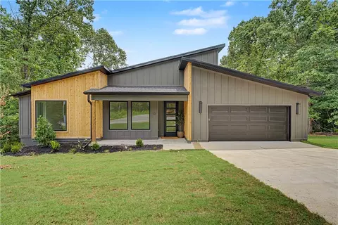 13 Kinloch Dr, Bella Vista, AR 72715