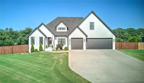 14945 Tikaani Dr, Siloam Springs, AR 72761