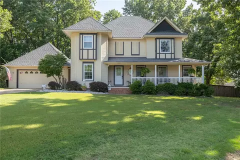 2490 E Camelot Pl, Fayetteville, AR 72701