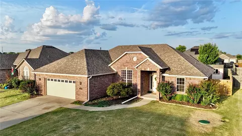 1362 Shook Dr, Cave Springs, AR 72718