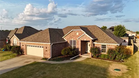 1362 Shook Dr, Cave Springs, AR 72718