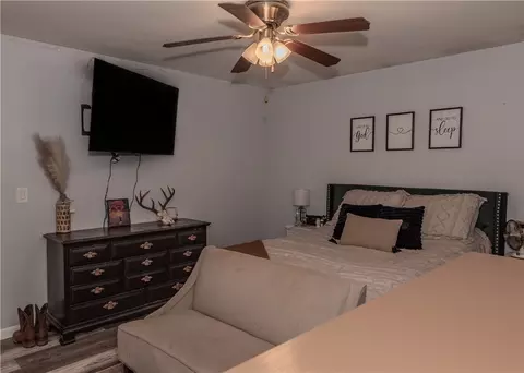 Bedroom - 3702 Shields Dr, Harrison, AR 72601 photo 3 of 6