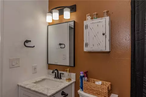 Bath - 3702 Shields Dr, Harrison, AR 72601 photo 2 of 2