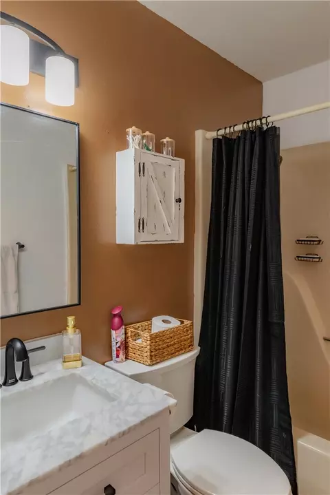 Bath - 3702 Shields Dr, Harrison, AR 72601 photo 1 of 2