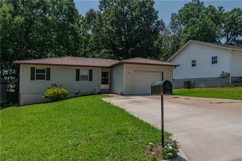 Exterior - 3702 Shields Dr, Harrison, AR 72601 photo 2 of 4