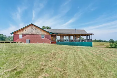 Exterior - 4923 Wire Rd, Ozark, AR 72949 photo 3 of 12