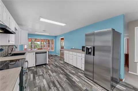 Kitchen - 4923 Wire Rd, Ozark, AR 72949 photo 2 of 3