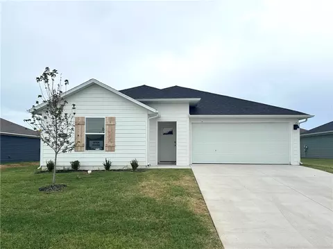 560 Riggs St, Prairie Grove, AR 72753