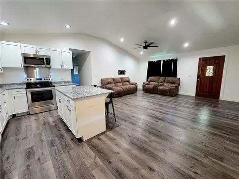 Living - 618 Beverly Dr, Harrison, AR 72601 photo 1 of 1