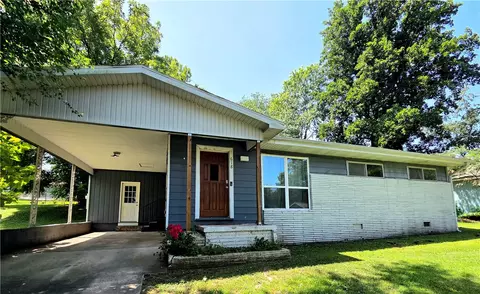 Exterior - 618 Beverly Dr, Harrison, AR 72601 photo 2 of 4