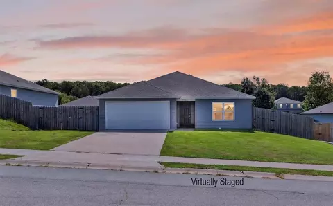 276 Worley St, Huntsville, AR 72740