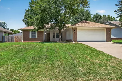 2566 W Arthur Hart St, Fayetteville, AR 72703