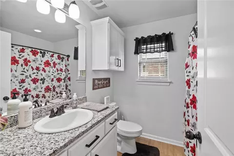 Bath - 1730 Amber Way, Centerton, AR 72719 photo 3 of 3