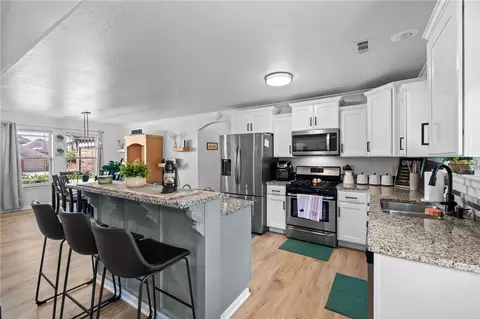 Kitchen - 1730 Amber Way, Centerton, AR 72719 photo 2 of 3