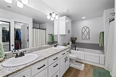 Bath - 1730 Amber Way, Centerton, AR 72719 photo 1 of 3