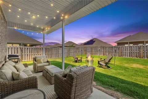 971 Sundance Ln, Bentonville, AR 72712
