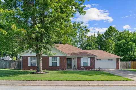 2224 S Brandi Dr, Fayetteville, AR 72701