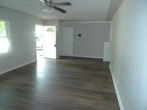 Living - 1202 Davis Ave, Springdale, AR 72764 photo 2 of 6