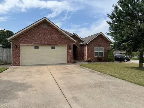 804 Gail Dr, Siloam Springs, AR 72761