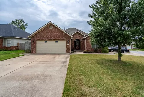 804 Gail Dr, Siloam Springs, AR 72761