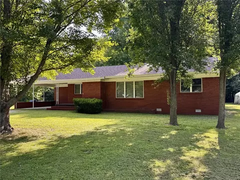 1350 S Lake Sequoyah Dr, Fayetteville, AR 72701
