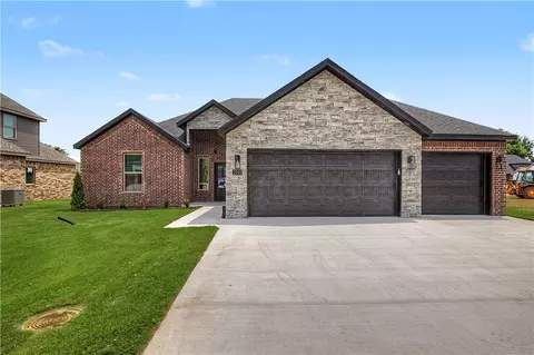 2101 N Chanae St, Siloam Springs, AR 72761